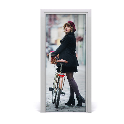 Fototapeta samoprzylepna DRZWI Kobieta na rowerze