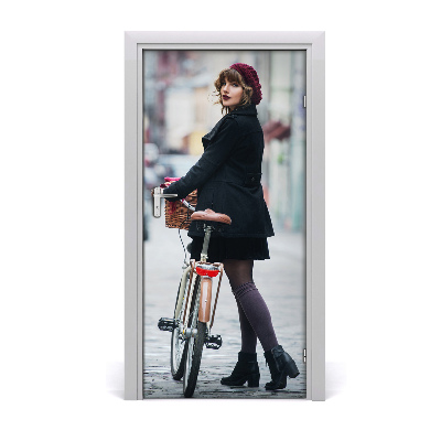 Fototapeta samoprzylepna DRZWI Kobieta na rowerze