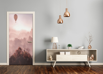 Naklejka fototapeta na drzwi Latający balon las