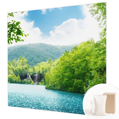 Dekoracyjna fototapeta na ścianę z motywem naturalnego wodospadu