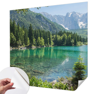 Fototapeta samoprzylepna do sypialni z motywem zielonego jeziora