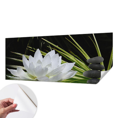 Fototapeta samoprzylepna do sypialni z motywem lilii w kompozycji nawiązującej do medytacji