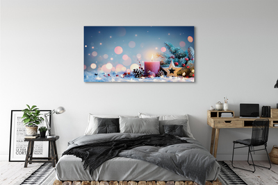 Obraz drukowany na płótnie Świeca i Śnieg w Świątecznej Scenerii