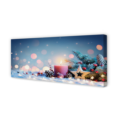 Obraz drukowany na płótnie Świeca i Śnieg w Świątecznej Scenerii