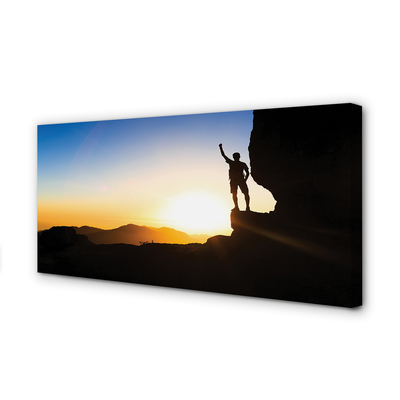 Obraz drukowany na płótnie Człowiek w Górach o Zachodzie