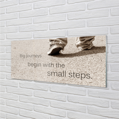 Szklany Panel Napis na Betonie i Buty