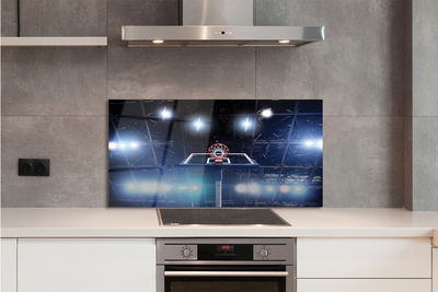 Szklany Panel Kosz w Blasku Reflektorów