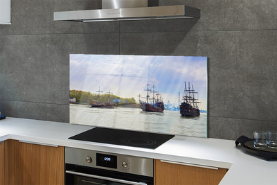 Szkło do Kuchni na Ścianę Statki pod Niebem pełnym Chmur