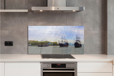 Szkło do Kuchni na Ścianę Statki pod Niebem pełnym Chmur