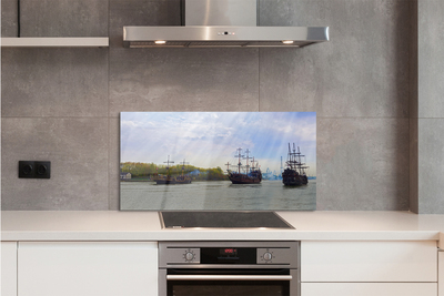 Szkło do Kuchni na Ścianę Statki pod Niebem pełnym Chmur