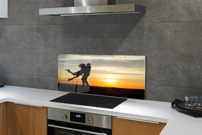 Panel szklany do Kuchni Ludzie na tle Wieczornych Chmur