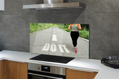 Szkło do Kuchni na Ścianę Kobieta Biegnąca Drogą