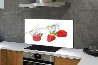 Szkło do Kuchni na Ścianę Truskawki w Wodzie na Białym Tle