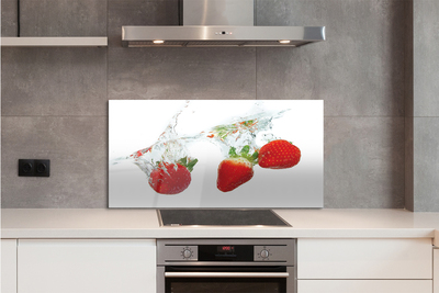 Szkło do Kuchni na Ścianę Truskawki w Wodzie na Białym Tle