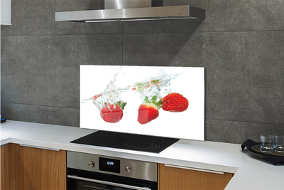 Szkło do Kuchni na Ścianę Truskawki w Wodzie na Białym Tle