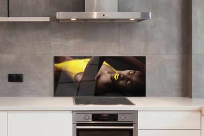 Szklany Panel Kobieta z Żółtymi Ustami