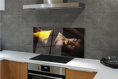 Szklany Panel Kobieta z Żółtymi Ustami