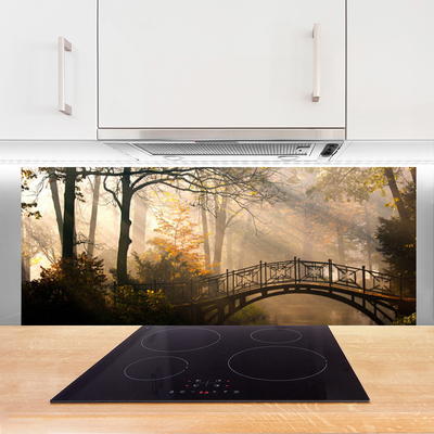 Panel Szklany do Kuchni Drewniany Mostek w Lesie