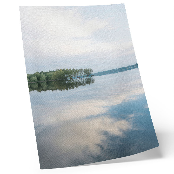 Plakat z teksturą płótna Spokojna woda drzewa odbicie nieba krajobraz