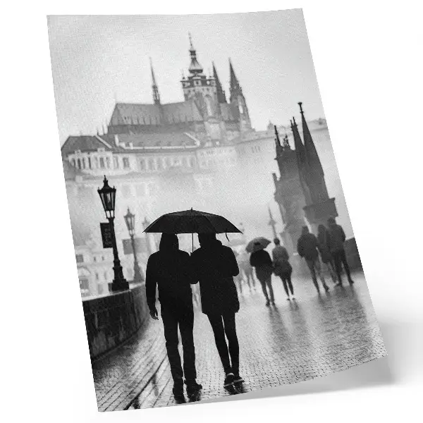Plakat ścienny spacer w deszczu z zabytkową architekturą i parą