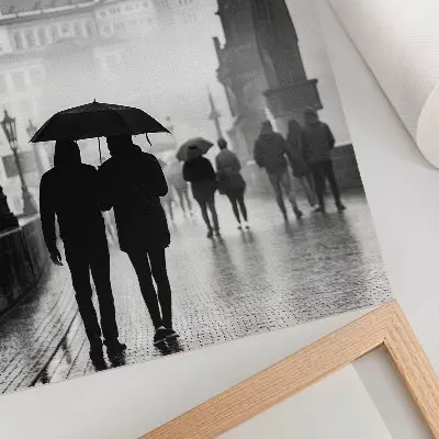 Plakat ścienny spacer w deszczu z zabytkową architekturą i parą
