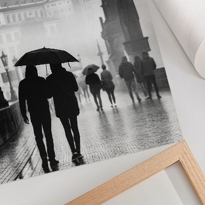 Plakat ścienny Spacer w deszczu zabytkowa architektura para