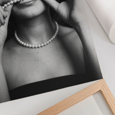 Plakat z teksturą płótna Czarno-biały styl glamour perły okulary kontrast