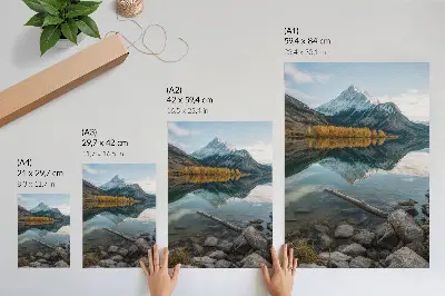 Plakat ścienny góry z jeziorem drzewami i odbiciem w spokojnej naturze