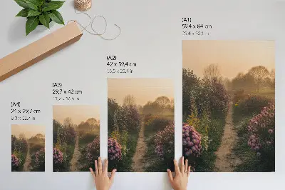 Nowoczesna grafika na płótnie przedstawiająca urokliwy ogród ze ścieżką wśród kwiatów w porannej mgle