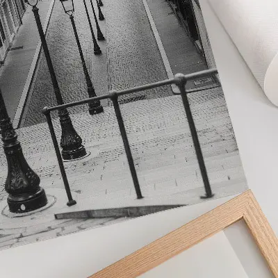 Nowoczesna grafika na płótnie przedstawiająca urokliwe latarnie i piękną architekturę ulicy