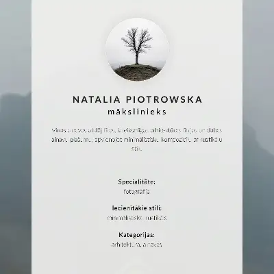 Plakat z teksturą płótna Żółty dom mgła i góry tworzące spokojną atmosferę