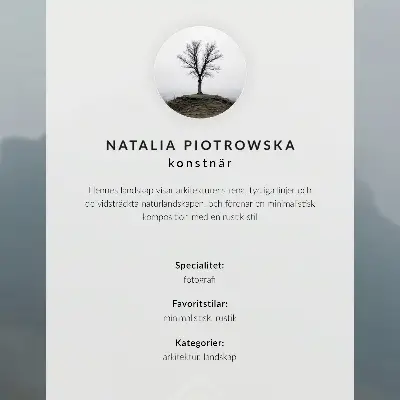 Plakat z teksturą płótna Żółty dom mgła i góry tworzące spokojną atmosferę