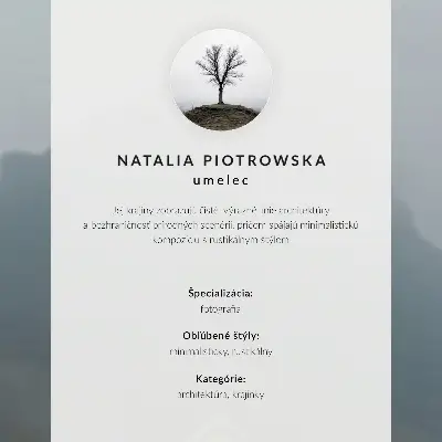 Plakat z teksturą płótna Żółty dom mgła i góry tworzące spokojną atmosferę
