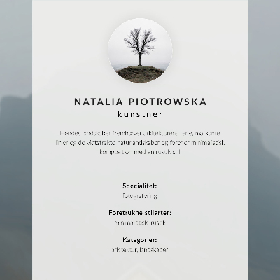 Plakat z teksturą płótna Żółty dom mgła góry spokojna atmosfera