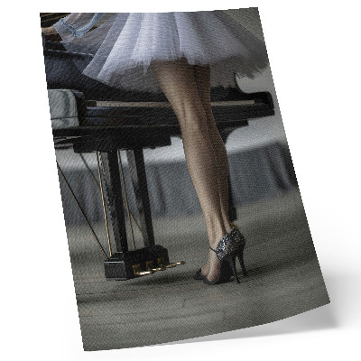 Plakat z teksturą płótna Balerina przy fortepianie elegancja i delikatność