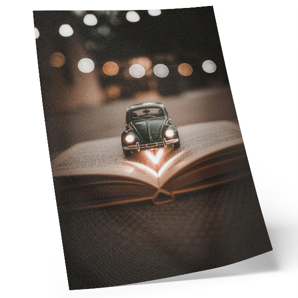 Plakat ścienny Miniaturowy samochód na książce magiczne światła