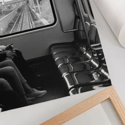Czarno-biała fotografia wagonu pociągu plakat z teksturą płótna
