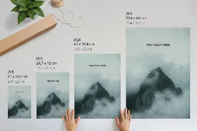 Nowoczesna grafika na płótnie monochromatyczna góra wprowadzająca mistyczną atmosferę i spokój