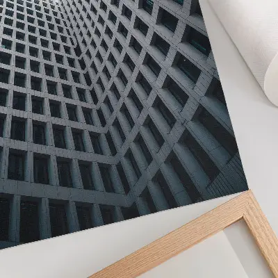 Nowoczesna grafika na płótnie przedstawiająca nowoczesną architekturę z pionowymi liniami