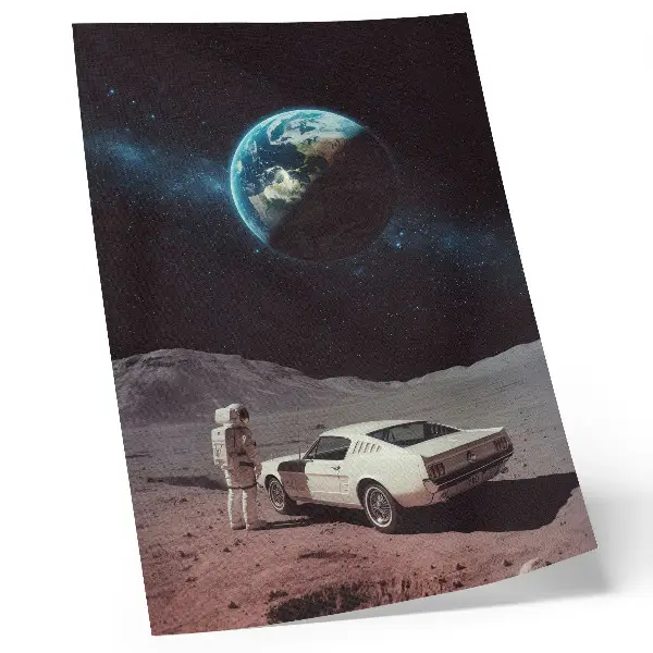 Plakat na płótnie astronauta na księżycu jadący samochodem na tle Ziemi i gwiazd