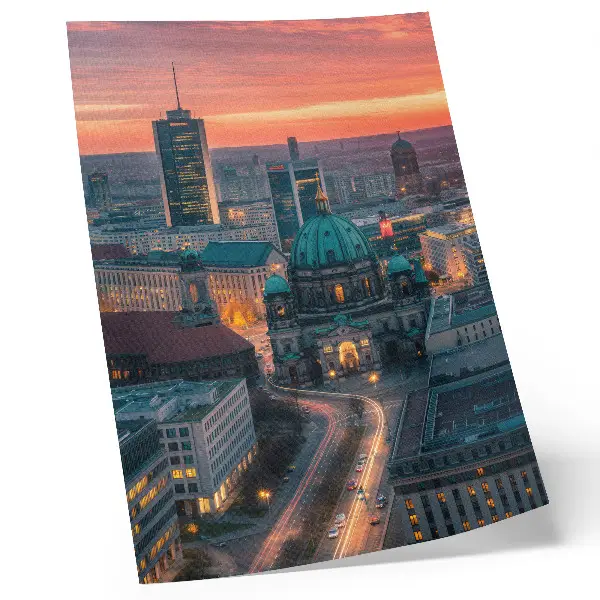 Nowoczesna grafika na płótnie nowoczesne miasto wieczorem w ciepłej iluminacji