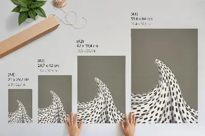 Plakat z minimalistycznym wzorem w czarne kropki na beżowym tle z teksturą płótna