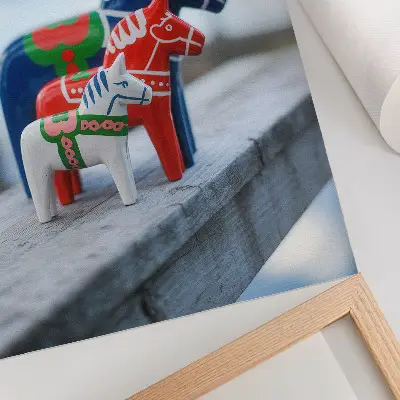 Nowoczesna grafika na płótnie kolorowe figurki koni w stylu skandynawskim