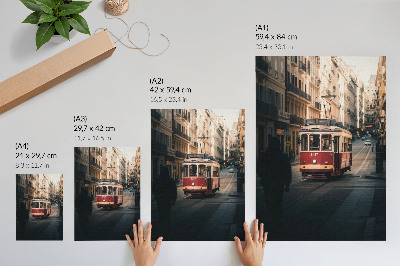 Plakat z teksturą płótna Tramwaj wśród zabytkowej architektury miasta