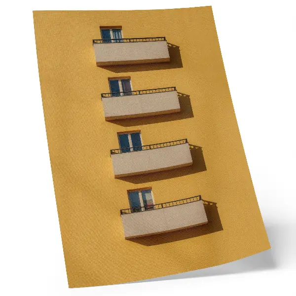 Plakat ścienny żółta fasada z czterema balkonami w minimalistycznej kompozycji
