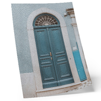 Plakat na płótnie Niebieskie drzwi z białymi elementami architektura