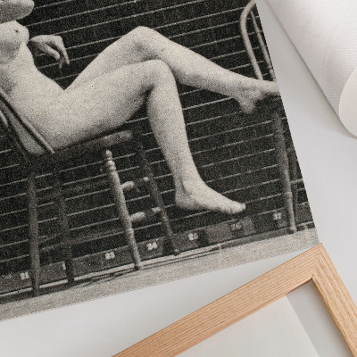 Plakat ścienny Kobieta siedząca nago na krześle i paląca papierosy, Eadweard Muybridge