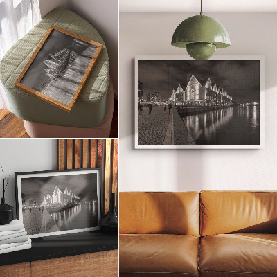 Plakat do salonu Monochromatyczna architektura z odbiciem w wodzie