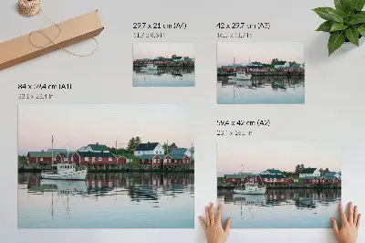 Plakat kubistyczne czerwone domy nad jeziorem promieniejące w słońcu