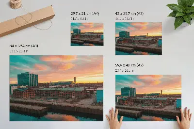 Plakat do salonu z motywem industrialnych budynków o zachodzie słońca w spokojnej atmosferze